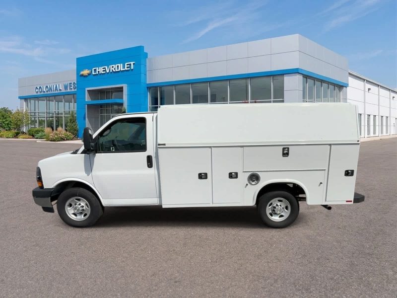 2024 Chevrolet Express Commercial Cutaway