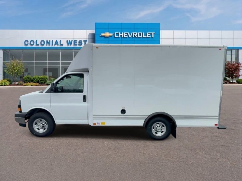2025 Chevrolet Express Commercial Cutaway